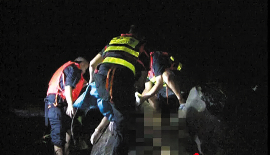 连夜搜救，4人已被证实遇难。