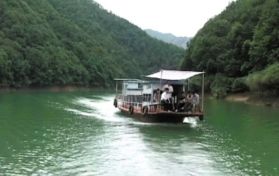 事发地中崆大峡谷。