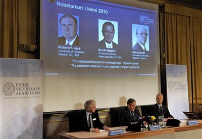 2010年，理查德·赫克与两位日本科学家分享了诺贝尔奖。 图片源于网咯