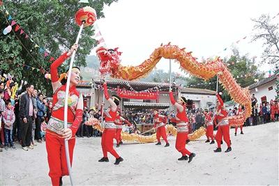 龙岩祖庙庙会平台烧炮■邱钧彦在云浮各地,各种新年祈福民俗活动丰富