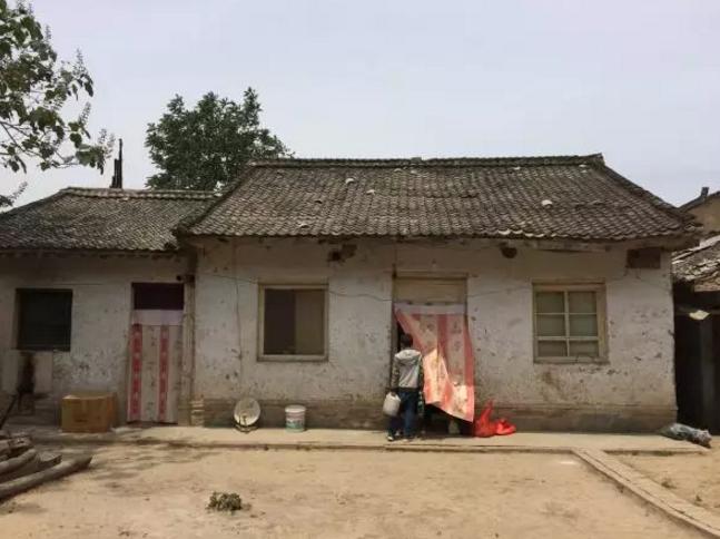 范银贵一家三口租住的危房。  澎湃新闻记者 王健 图