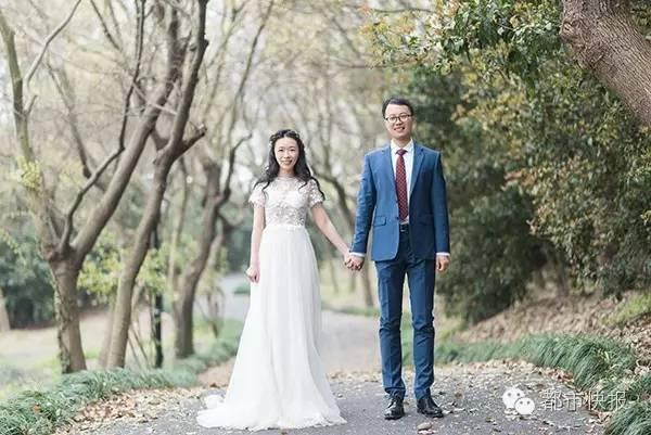 小两口的婚纱照