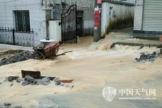 △ 7月2日00时至2日08时，雷山县达地水族降雨量为187毫米，造成10个行政村不同程度受灾。