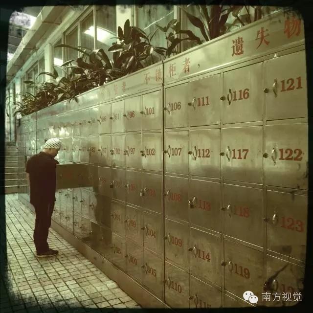 △广州已经少见的铁柜，记得要自己带锁。