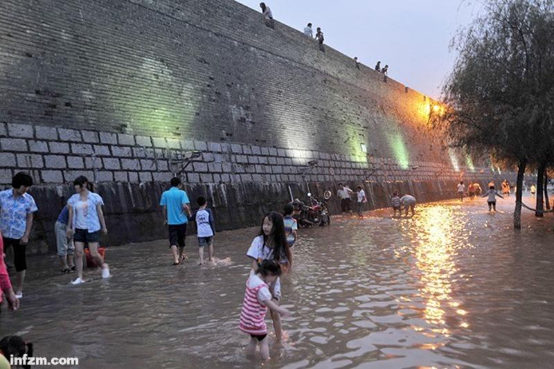 ▲ 江西赣州宋代古城因防洪功能明显，成为当地一张旅游名片。