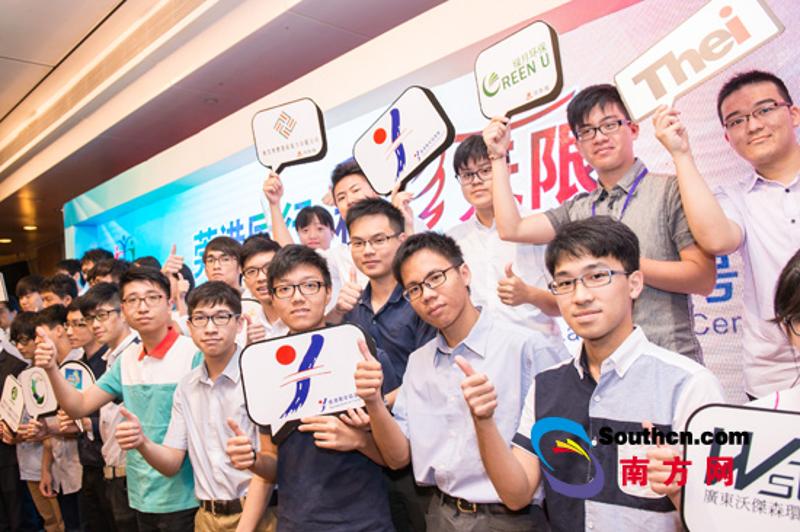 来自香港的50名大学生将在动实习5周，龚名扬摄