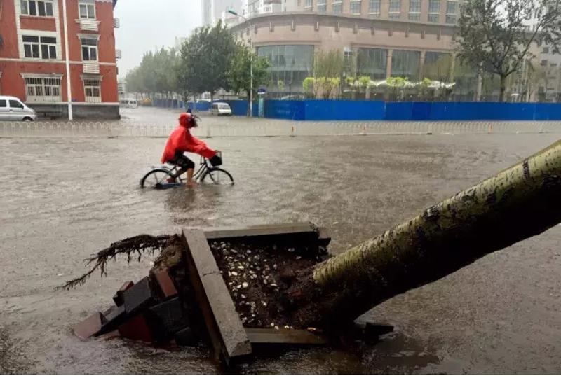 △7月20日，天津暴雨北京平均降雨量超过四年前的“7·21”。