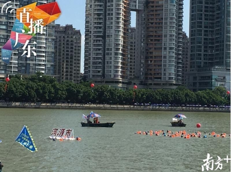2016年7月21日，河源方队高喊“畅游珠江，万绿河源”接近终点。南方+记者 马喜生 摄