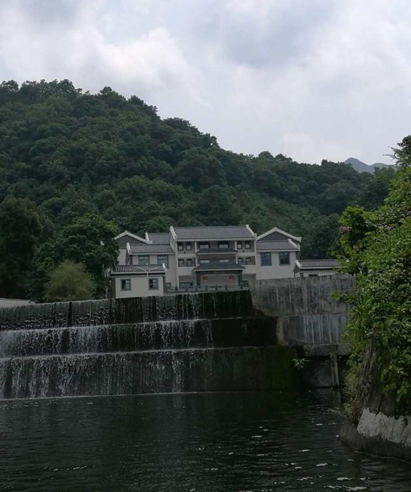 罗浮山风景区酥醪村存在违建私人会所。