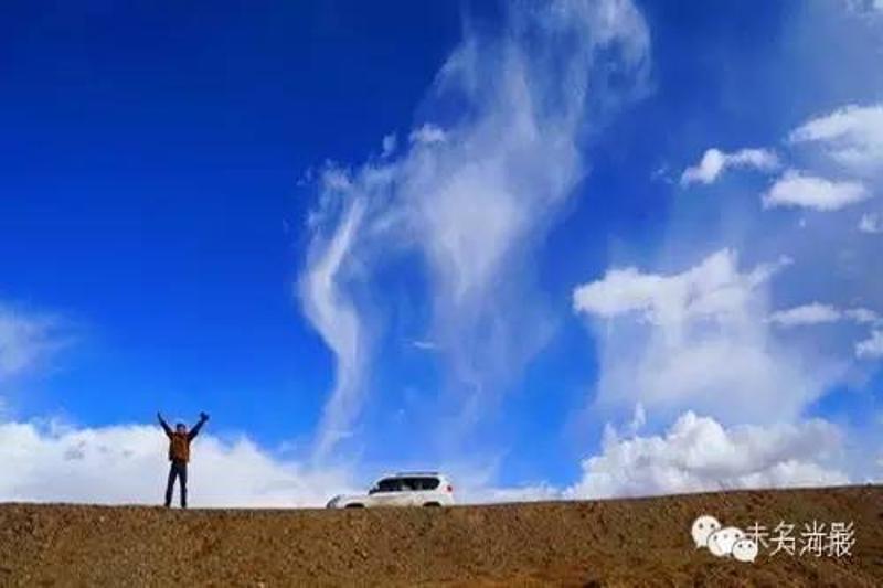 图为2014年10月8日，魏延政还自驾去西藏旅游。