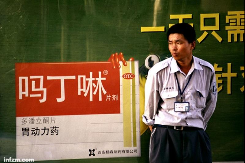 作为明星药，西安杨森吗丁啉胃动力药的广告，遍布中国的大街小巷。但对于其不良反应的监管，却相应滞后。（视觉中国/图）