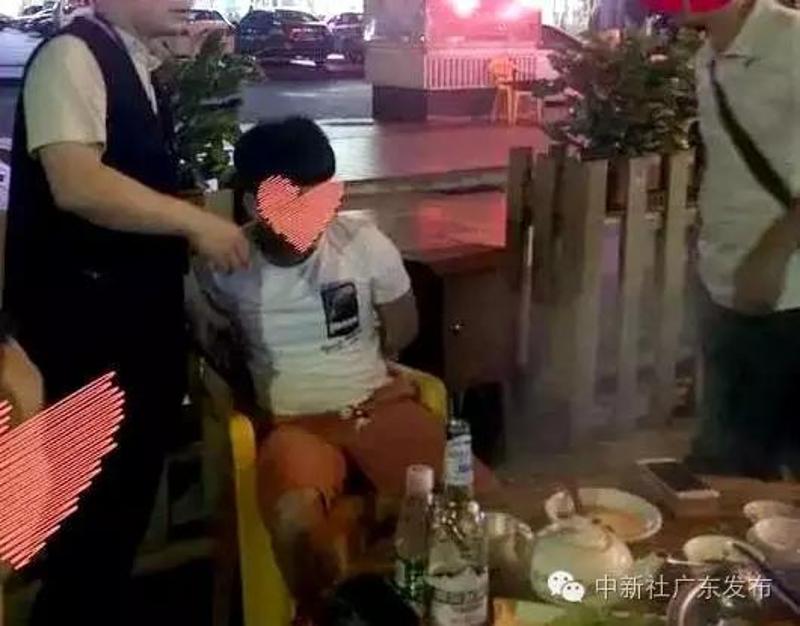 英德警方抓捕犯罪嫌疑人黄某情景（图/英德警方提供）