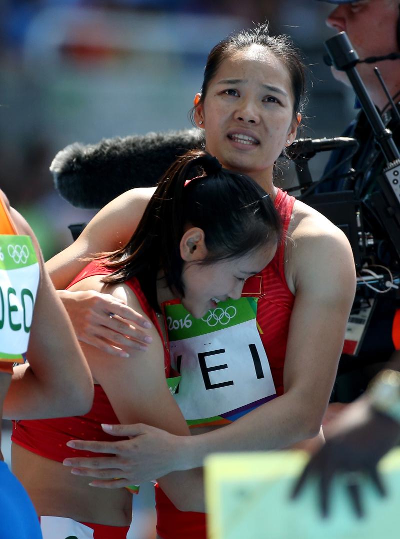 在2016年里约奥运会田径女子4x100米接力预赛中，原本排名第八晋级的中国队因掉棒失误的美国队重赛而无缘决赛。 新华社记者李明摄