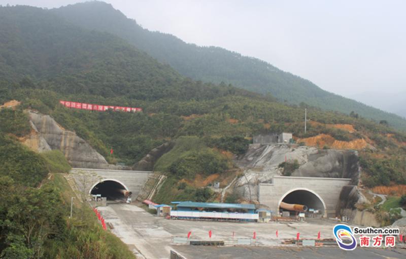 潮惠高速莲花山2座特长隧道贯通,全线年底建成通车