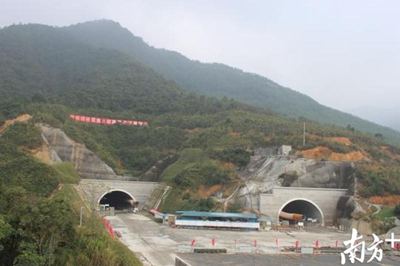 莲花山 2 号隧道