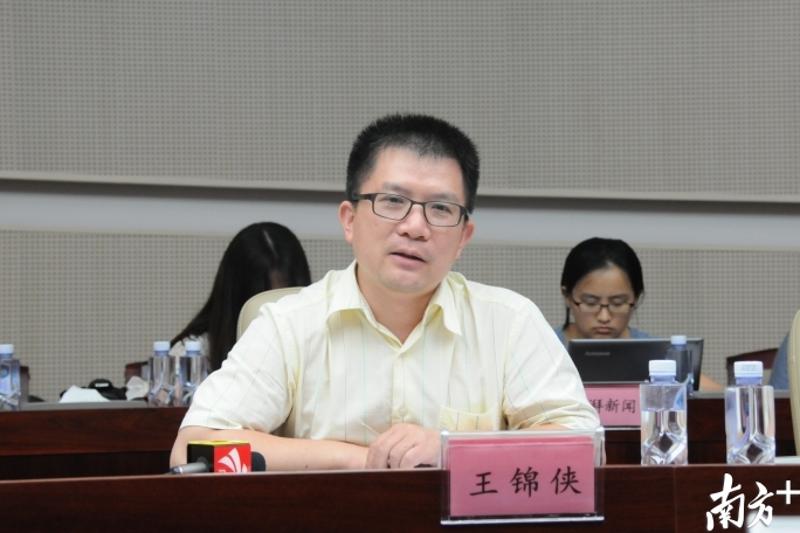 前海管理局副局长王锦侠。