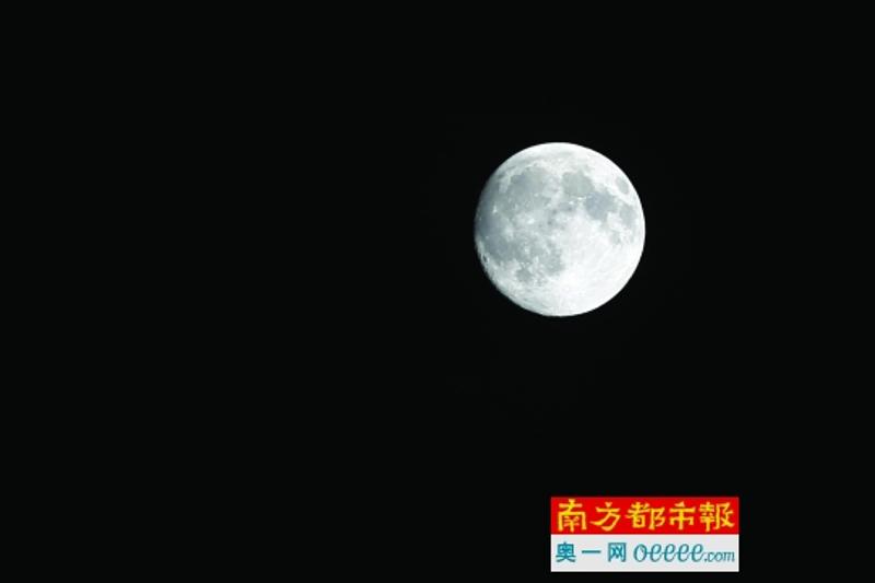 昨日21：37 ●广州大道北 南都记者 陈成效 摄