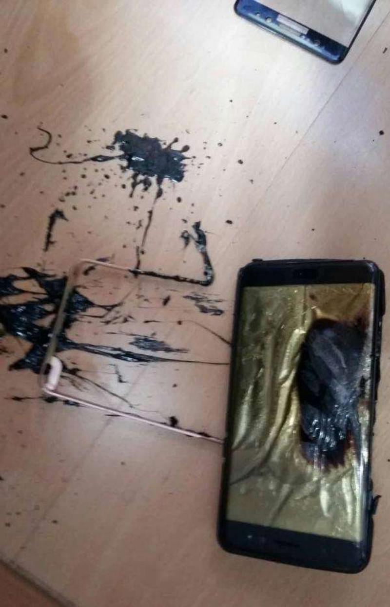 爆炸后的Note 7屏幕发黑变形