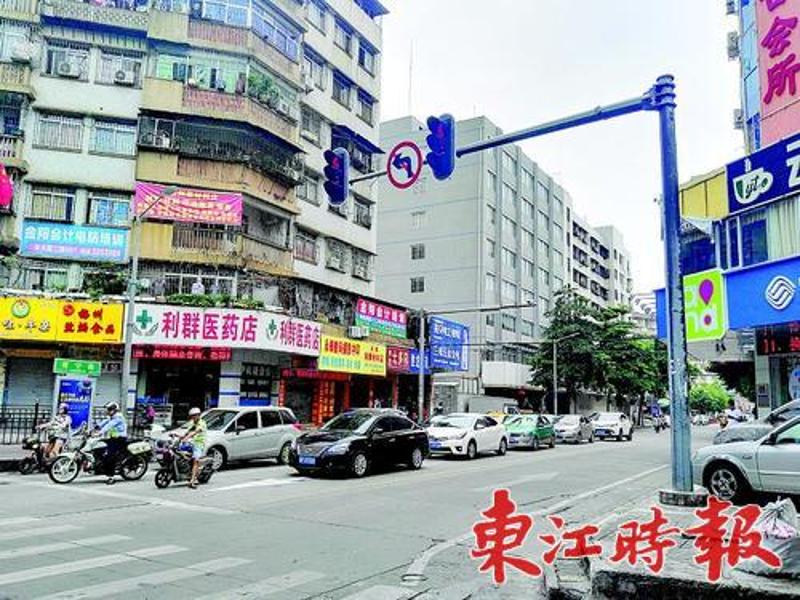 市区东平康宁路与东湖西路交会路口4个方向禁止左转,但仍有车辆违反