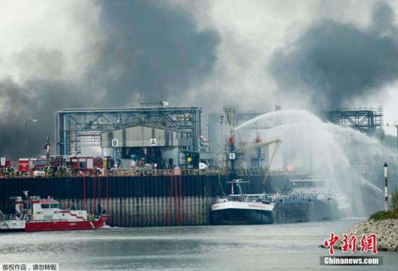 当地时间10月17日，位于德国路德维希港的巴斯夫(BASF)化学工厂发生爆炸，造成数人受伤和失踪。  