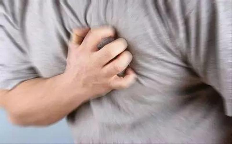 心口窝疼痛 可能是胆石症 易被误诊为心脏病