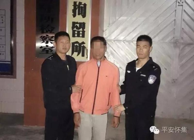 肇庆男子有点猛：开车突然变线撞警车