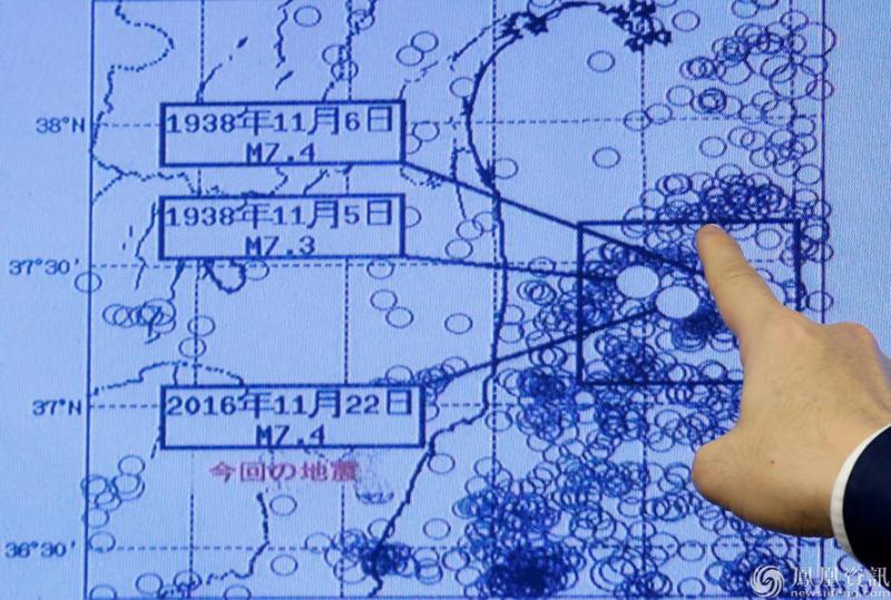 日本气象厅地震和火山观测部主任Koji Nakamura展示地震信息图。