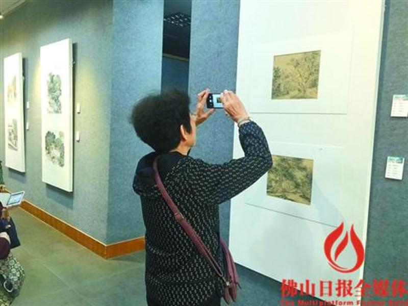 广佛画家叠滘水乡写生作品展开幕，吸引不少市民前来参观学习。