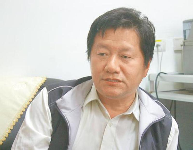 花岗中学校长李恩铭