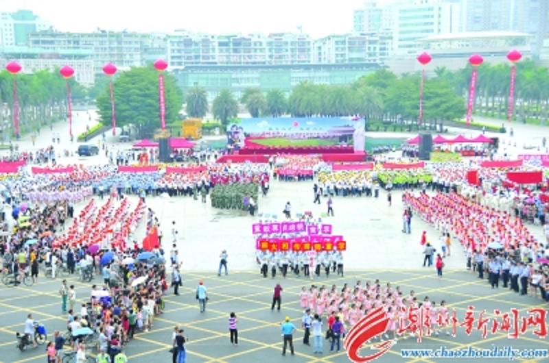 潮州市连续两年举办“尊师重学系列活动”，在全社会营造了良好的尊师重学氛围。 本报记者 陈宏文 摄