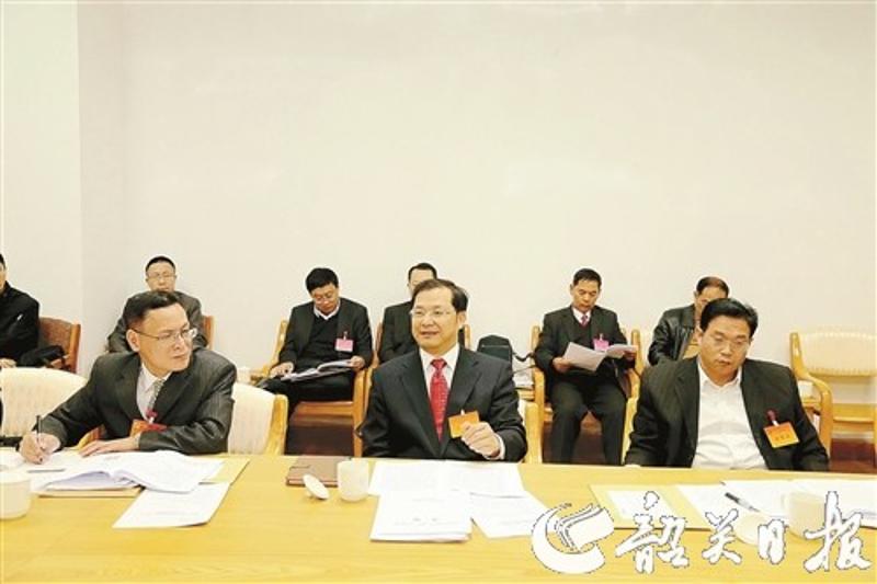 市委副书记、市长骆蔚峰参加分组讨论。 童铜韶 杨纯 摄