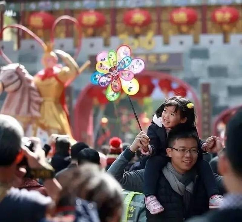 西湖花市人气最旺。