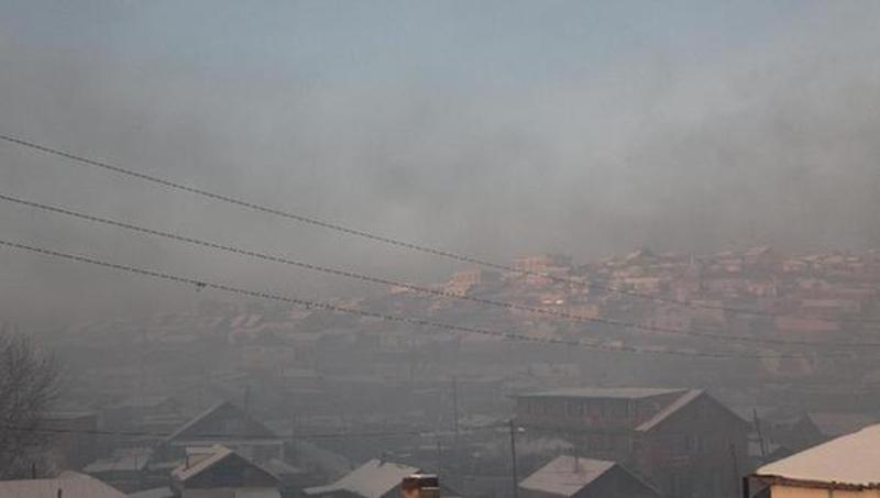 蒙古国首都乌兰巴托笼罩在一片烟雾之中。（资料图片来源：新华社）
