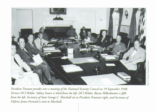 1948年9月杜鲁门主持国家安全委员会会议。杜鲁门逐渐认识到，美国需要一个统一的情报机构。图片来自CIA官网