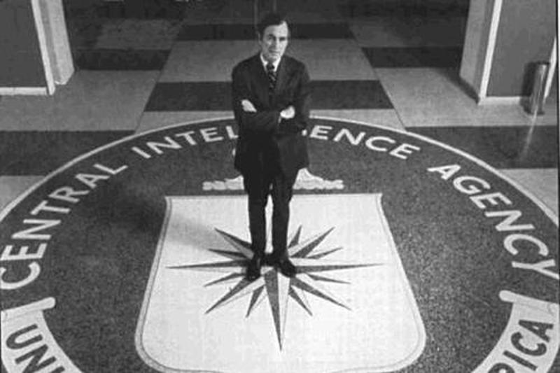 老布什在上世纪70年代担任中央情报局局长，其间美国遭遇的危机不断。图片来自WhoWhatWhy网站