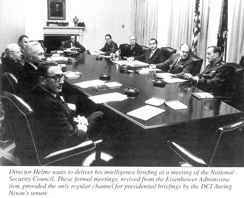 尼克松对中情局比较冷淡。对时任中情局局长理查德·赫尔姆斯而言，国家安全委员会的正式会议是其向总统汇报的唯一常规途径，基辛格甚至一度通知赫尔姆斯，做完情报汇报就应离开会议。图片来自CIA官网