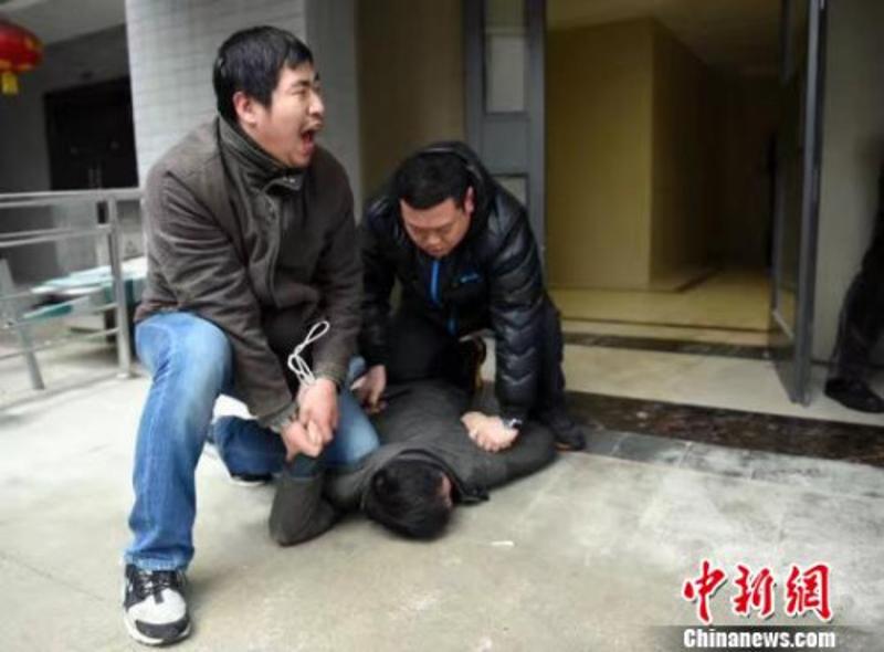 南京警方在河南郑州成功捕获19年前抢劫杀人案的凶手。杨为斌 摄