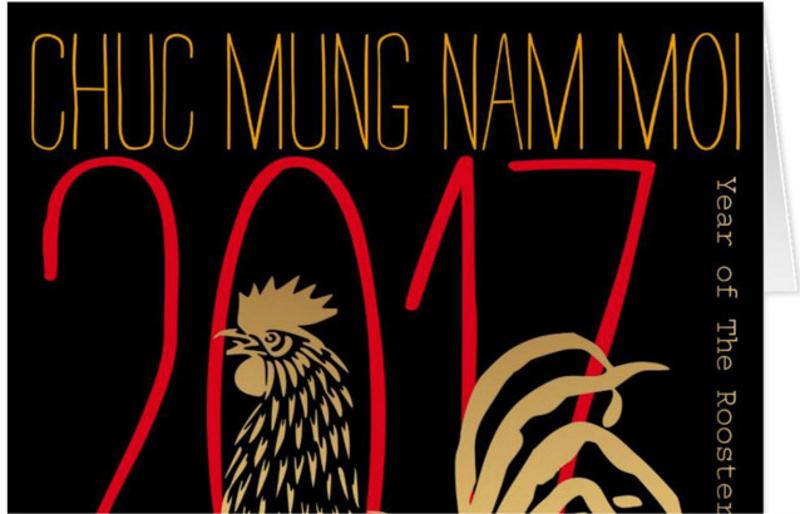 越南和中国一样也是在农历正月初一过新年，这是一张越南当地的鸡年贺卡，上面用越南语写着新年快乐。