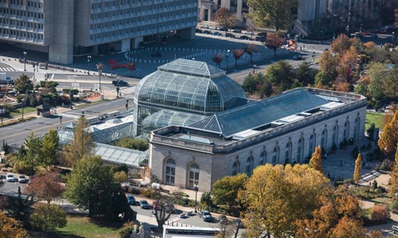 当地时间2016年11月15日，美国国会大厦圆顶翻新修复在2017年总统就职典礼前完成。