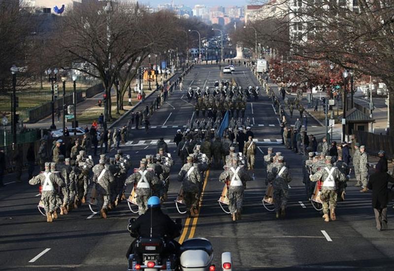 当地时间2017年1月15日，美国华盛顿举行总统就职后游行的彩排。