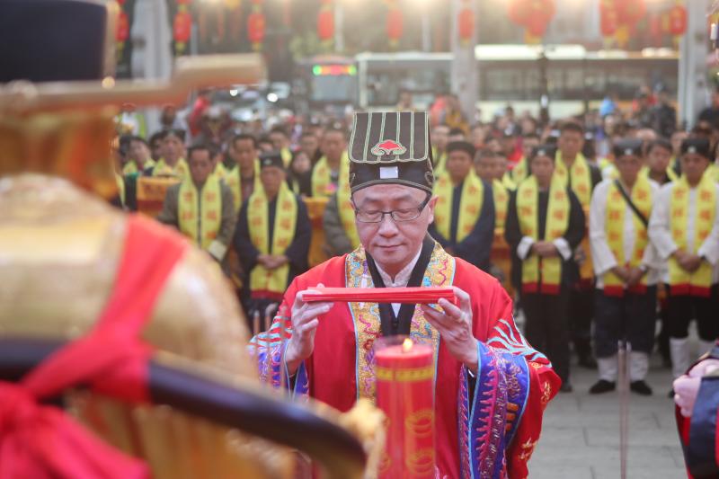 广州都城隍庙今日祈福,城隍爷今年不巡北京路,将出巡马泰