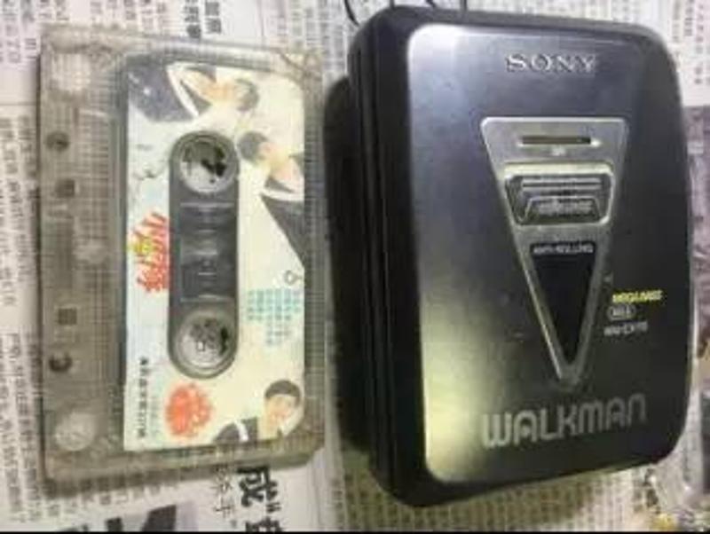 △索尼原版磁带和walkman随身听