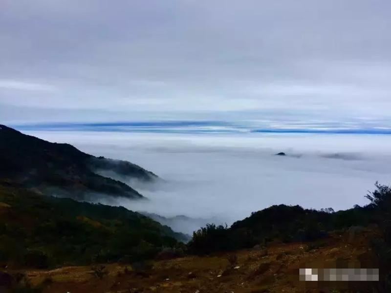 丰顺八乡山鸿图嶂云雾缭绕似"人间仙境"