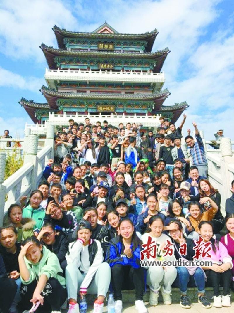 华罗庚中学组织西藏班学生外出旅游。学校供图 