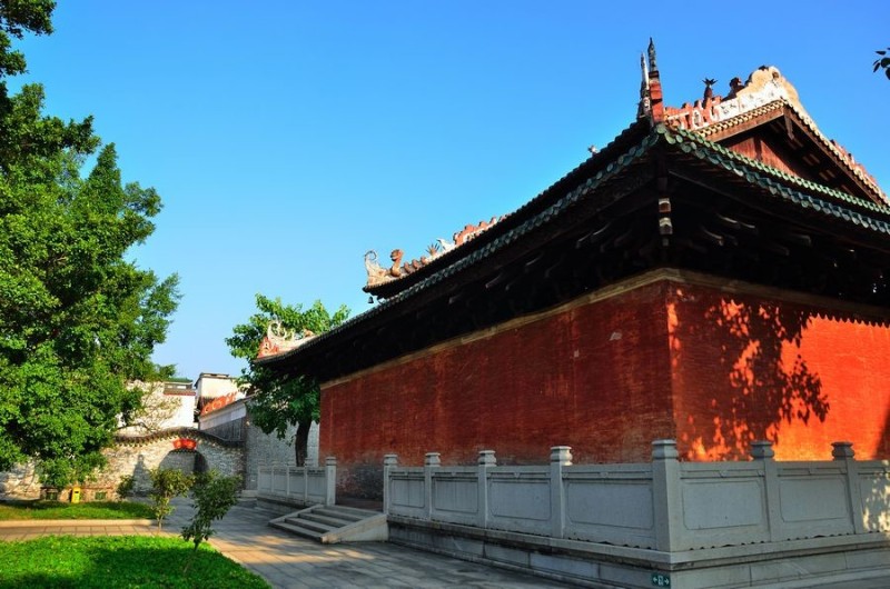 德庆学宫现存 大成殿,东西庑,名宦祠,乡贤祠为宋元两代建筑.