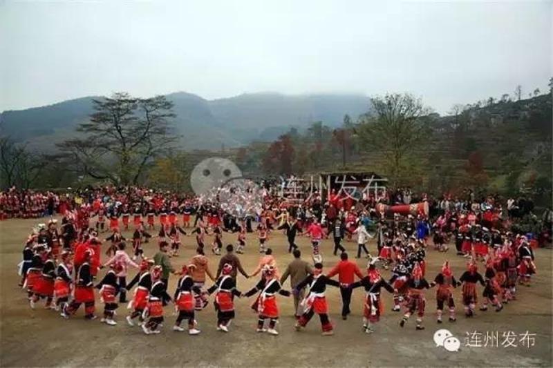 瑶族以三月三为"干巴节",是集体渔猎的节日,并唱歌跳舞,欢度佳节.