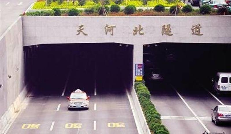 广州市已经建设了 几十条地下遂道,如黄埔大道遂道,金穗路下穿隧道