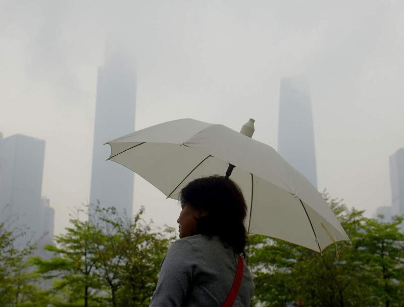 经过前几日清明假期的好天气后,今日的广州阴雨绵绵.