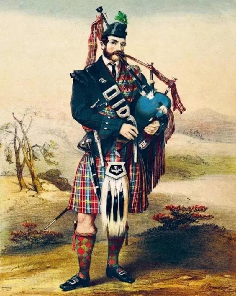 苏格兰高地的男子穿苏格兰方格裙.