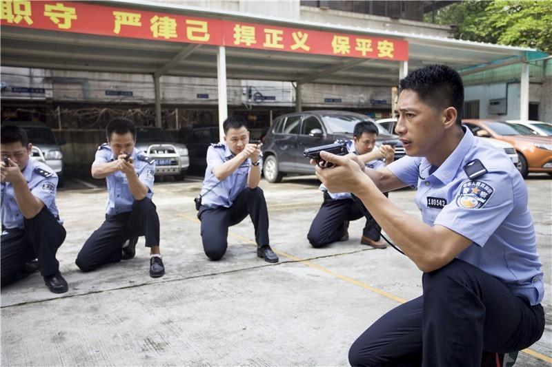 上午,团市委组织部部长谢盛,团市委常委,市公安局政治处副主任邓建勋